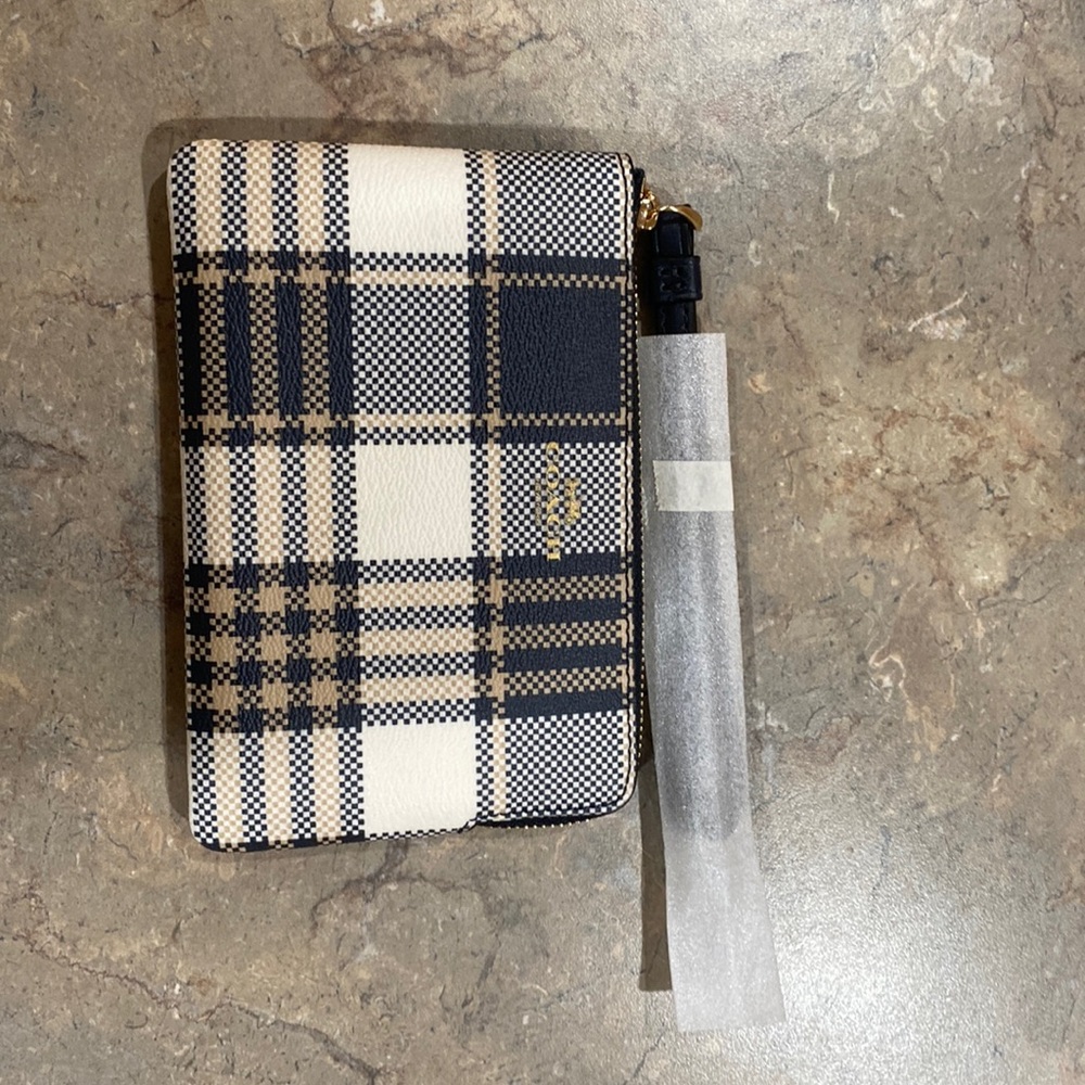 Coach Golden Plaid Corner Zip. NWT.